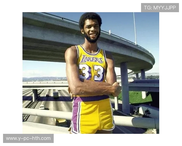 从天勾到传奇领袖卡里姆阿布杜尔贾巴尔的篮球人生启示