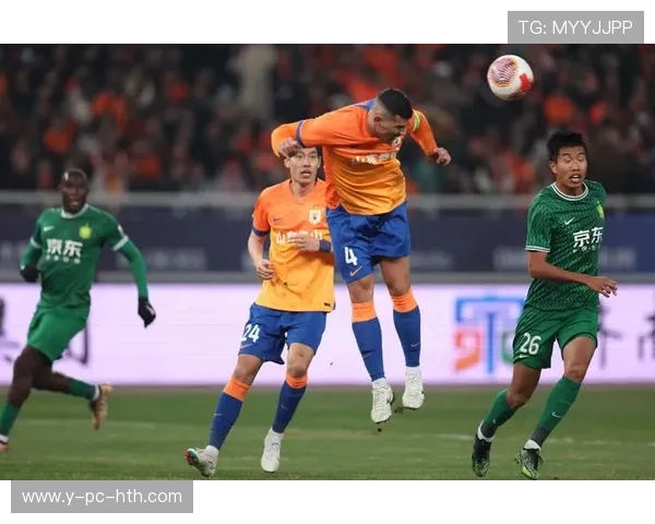 2016年北京国安与山东鲁能激战回顾：精彩瞬间与赛场激情再现